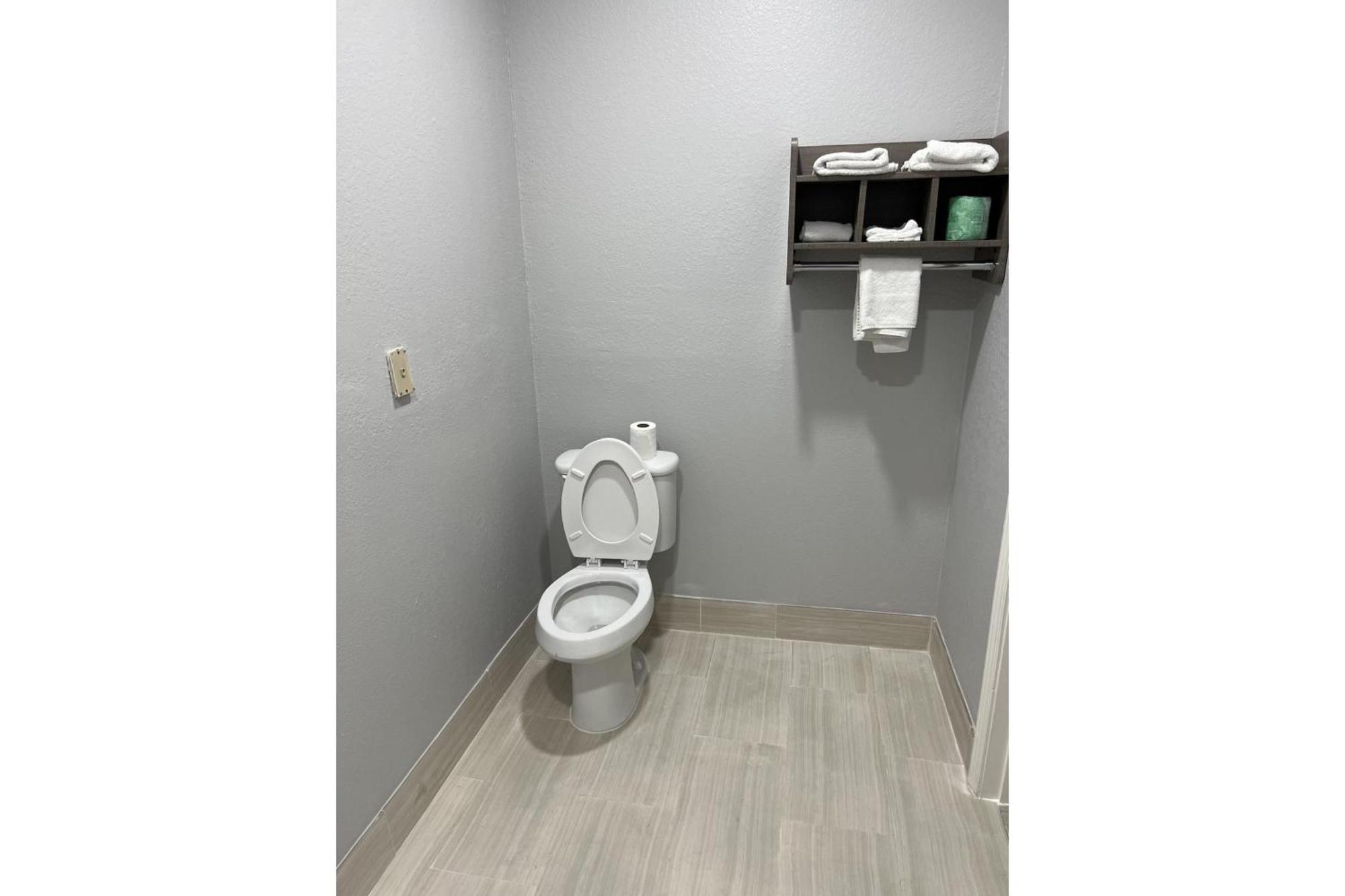 Kiwi Inn Willowbrook Hwy249 Louetta Экстерьер фото